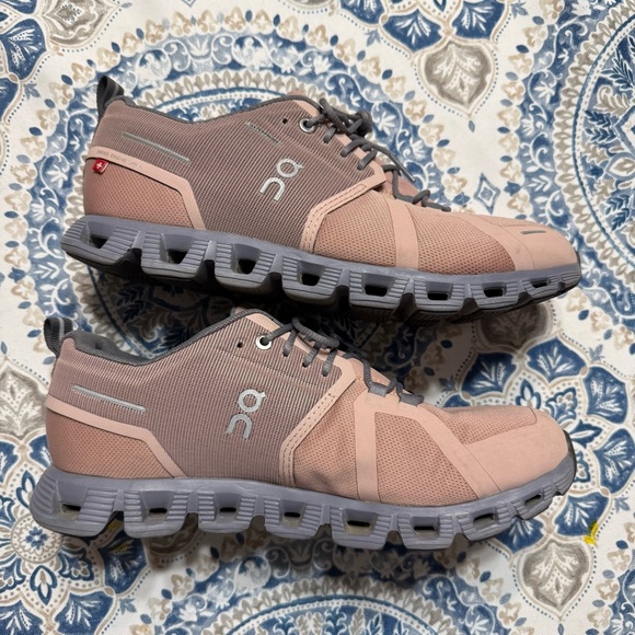 On Running Women’s Sneakers Pink with Gray Sole - Picture 3 of 8